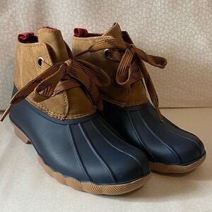 Dept 222 Women’s Size 6 Daisy Duck